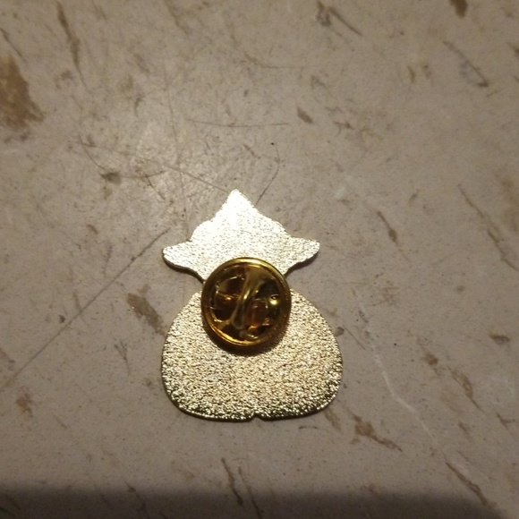 Pin. - Picture 2 of 3